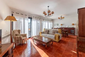 Voll ausgestattetes Ferienhaus mit Grill und Terrasse - Image 3