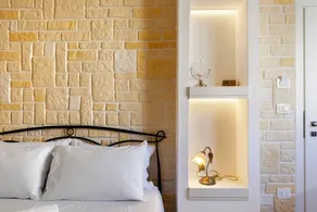 Room 'L'Aurora B&B - Meriggio' with Shared Terrace, Wi-Fi and Air Conditioning - Image 4