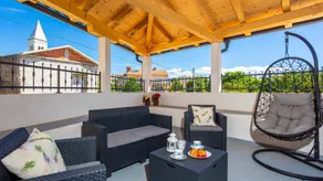 Villa with barbecue, terrace & garden - Image 4
