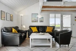 House with hot tub, sauna & BBQ - Image 2