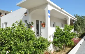 Lovely holiday home with terrace & garden - Image 2