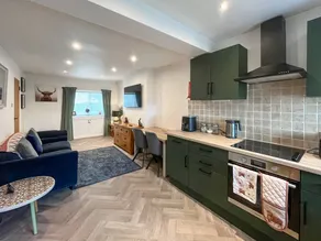 Cottage with garden & BBQ - Image 2