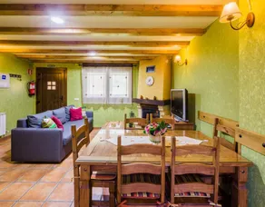 Spettacolare casa accogliente e familiare con piscina, terrazza e giardino | Vista sulla montagna | Ammette cani - Image 4