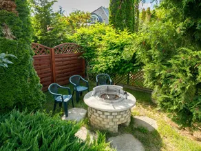 Holiday home with terrace, private pool & garden - Image 3