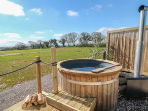 Casa rural con jardín y jacuzzi - Image 2