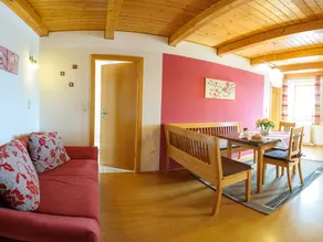 Child-friendly lovely apartment with garden, terrace & pool | Lake view - Image 3