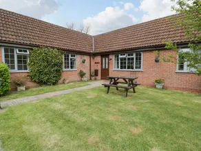 Family-oriented cottage with garden | Dogs allowed - Image 2