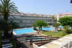 Apartment with garden, terrace & pool - Image 2