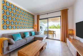 Renovated Apartment 'Vera' with Shared Pool, Wi-Fi, and Air Conditioning - Image 3