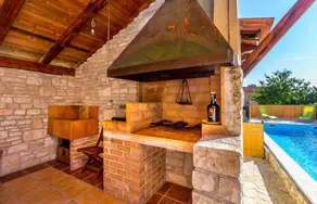 Villa with barbecue, pool & terrace - Image 5