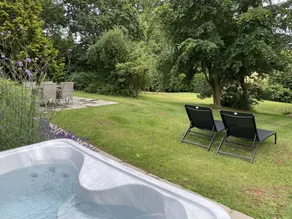 Cottage with garden & jacuzzi | Beach view - Image 5