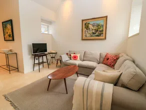 Cottage with garden - Image 4