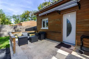 Children-friendly nice cottage with pool, garden & barbeque | Lake view - Image 4
