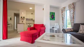 Holiday home with barbecue & terrace - Image 3