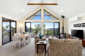 Romantic Chalet with Spa and Panoramic Views near Lake Cressbrook, Crows Nest QLD - Image 2