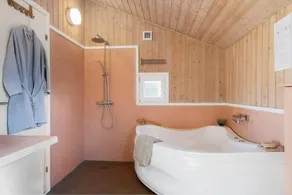 Holiday home with sauna, hot tub & barbecue - Image 3