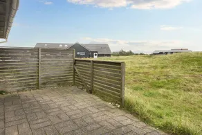 Holiday home with BBQ, terrace & garden - Image 4