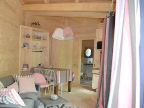 Pleasant cabin with terrace - Image 4