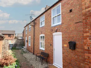 Cottage with garden - Image 2