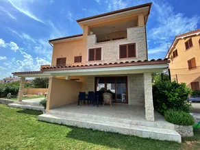 Flat with garden, terrace & barbeque | Sea view - Image 2