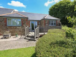 Cottage with jacuzzi & garden - Image 2