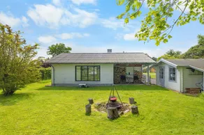 House with terrace, garden & BBQ - Image 2