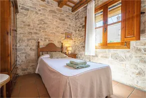 Holiday apartment with terrace, garden & barbecue | Mountain view - Image 3