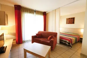 Flat with pool - Image 2