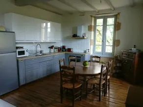 Maison avec jardin, piscine et terrasse - Image 4