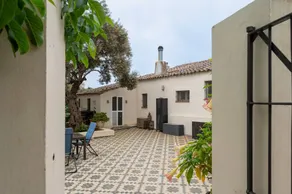 Charming house with terrace, garden & fast internet | Mountain view | Dogs allowed - Image 2