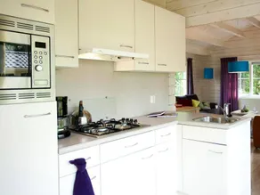 Chalet with heated pool, sauna & garden - Image 5