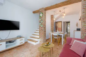 Unique flat in the centre of the old town of Porec just 150 metres from the beach with Mediterranean garden - Image 5