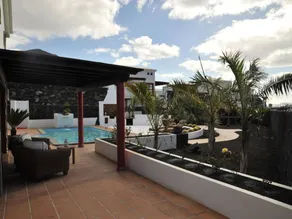 Fully equipped charming holiday home with private pool, terrace & barbeque - Image 4