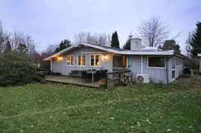 Children-friendly charming holiday home with BBQ & garden | Golf view | Pet-friendly - Image 2