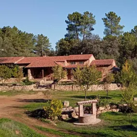 Designer stone cottage with pool in the mountains - Image 3
