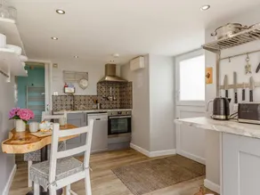 Fully equipped beautiful cottage with garden & barbeque | Pet-friendly - Image 2