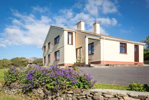 Fully equipped spacious holiday home with BBQ & garden | Beach nearby - Image 4