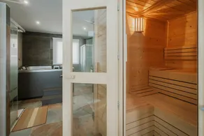 Holiday home with garden, sauna & jacuzzi - Image 3