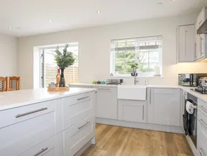Cottage with garden - Image 2