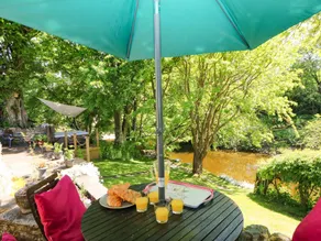 Family-oriented cottage with garden & hot tub | Dogs allowed - Image 4