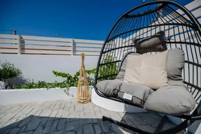 Studio with garden & terrace - Image 5