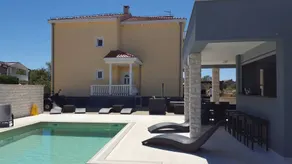 Apartment with BBQ, pool & terrace - Image 4