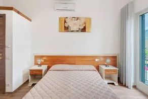 Fully equipped charming flat with terrace, pool & garden | Mountain view - Image 5