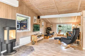 Cozy Holiday Home in Sæby near Beach - Image 4