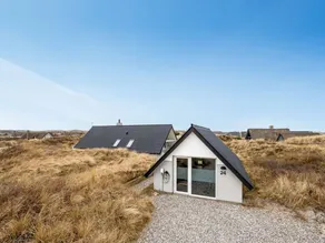 Holiday home with terrace - Image 5