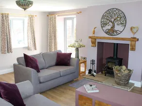 Cottage with barbeque & garden - Image 3