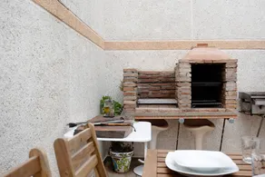 Maison de vacances entièrement équipée avec terrasse, barbecue et internet haut débit | Vue ville | Adaptée au travail à distance | Avec animaux admis - Image 4