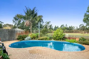 Familienorientiertes Privatzimmer mit Terrasse, Pool und Garten | Perfekt für die Arbeit von Zuhause - Image 2