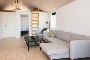 Holiday home with terrace & garden - Image 4