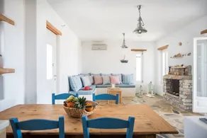 Seaside Villa Costal Vibes Walk to Beach - Image 2
